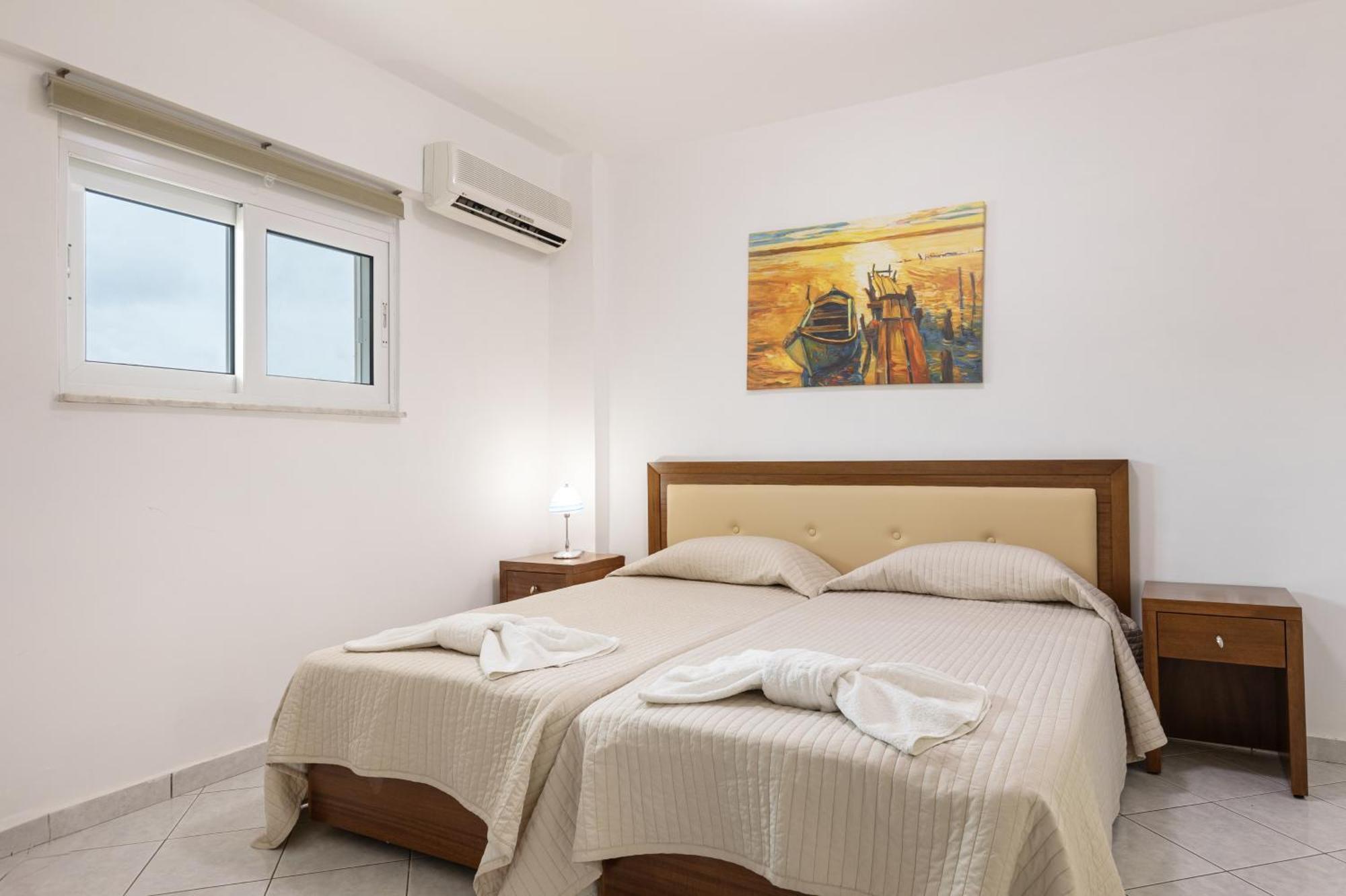 Playa Del Zante Apartment Amoudi Bagian luar foto